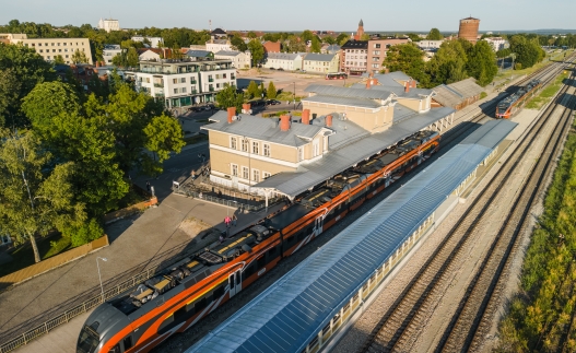 Elroni rong Tartu raudteejaamas 